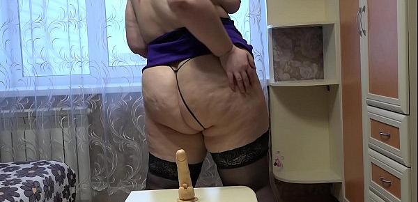  Beautiful BBW in stockings jumps on a dildo and shakes fat booty.